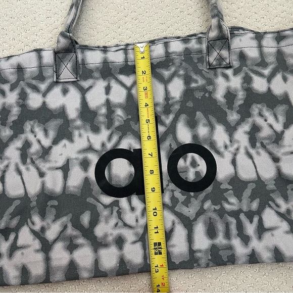 Alo Yoga Tote Bag - Picture 4 of 7